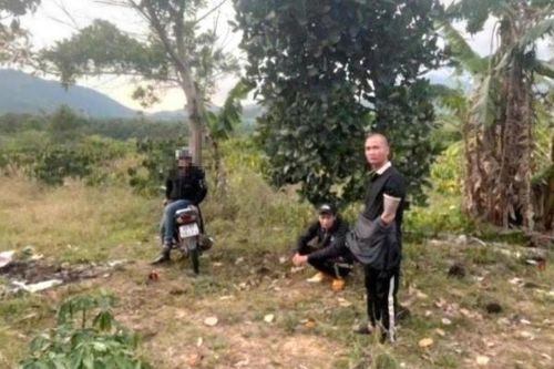 Côn đồ giành đất