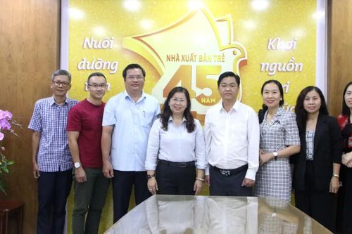 Lãnh đạo Ban Tuyên giáo và Dân vận Thành ủy TPHCM thăm, chúc mừng Nhà xuất bản Trẻ