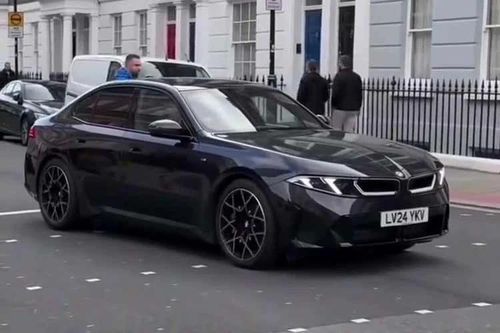 BMW i3 Sedan 2027 chạy điện mới rò rỉ 'ảnh nóng' trước ngày ra mắt