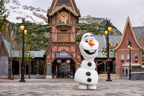 Khám phá cách các kỹ sư Disney đưa robot Olaf tự do đi lại ra ngoài đời thực