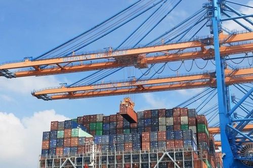 Thủ tướng: Đẩy mạnh xuất khẩu, mở rộng thị trường trong năm 2026