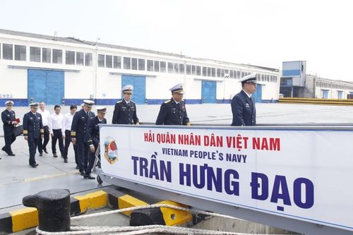 Tàu Trần Hưng Đạo và Lý Thái Tổ của Hải quân Việt Nam giao lưu hữu nghị tại Trung Quốc