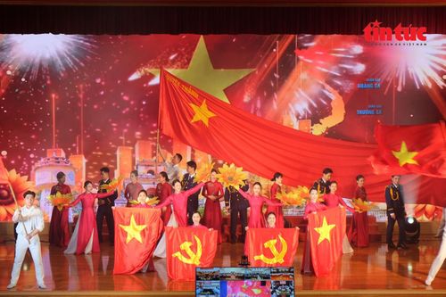 Cảnh sát biển Việt Nam vinh danh những gương mặt trẻ và phụ nữ tiêu biểu nơi đầu sóng