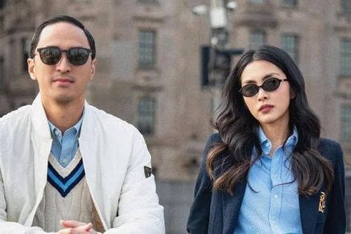 Tăng Thanh Hà lộ vòng 2 khác lạ khi chụp ảnh cùng chồng, nghi vấn đang có tin vui