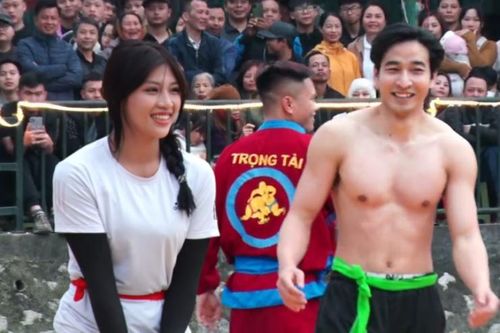 Hot girl Anh Thơ thua 'nam thần' sới vật vẫn vui, fan 'đẩy thuyền' tình yêu