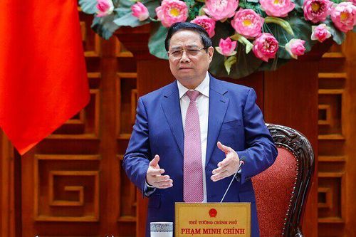 Thủ tướng: Xem xét bố trí ngân sách để hỗ trợ bình ổn giá xăng dầu