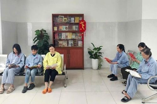Tủ sách trong bệnh viện - thêm 'liều thuốc' tinh thần