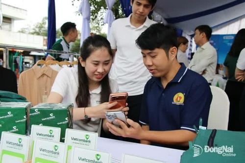 Tăng cường hỗ trợ doanh nghiệp tiếp cận nguồn vốn tín dụng, thúc đẩy thanh toán không dùng tiền mặt