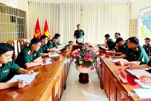 Kiểm tra nắm tình hình chiến sĩ mới sau 2 tuần nhập ngũ