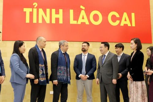 Chủ tịch UBND tỉnh Nguyễn Tuấn Anh tiếp xã giao Đoàn công tác Đại sứ quán Azerbaijan và Kazakhstan tại Việt Nam
