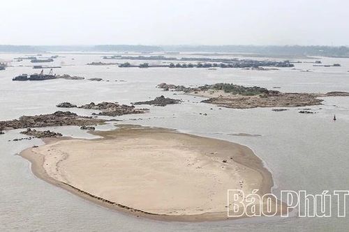 Sông Hồng trơ đáy, vận tải gặp khó khăn