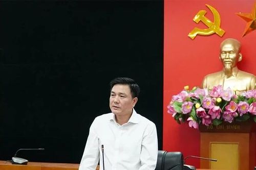 Phó Chủ tịch UBND tỉnh Vũ Việt Văn nghe báo cáo thẩm định một số dự án tại xã Tu Vũ
