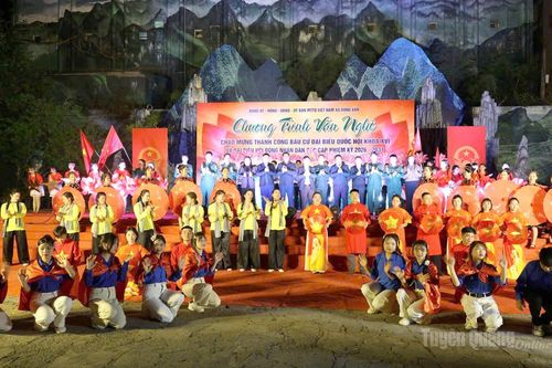 Các địa phương tổ chức chương trình nghệ thuật chào mừng thành công cuộc bầu cử
