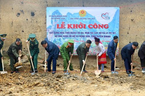 Khởi công xây dựng nhà ở cho hộ nghèo xã Đồng Văn