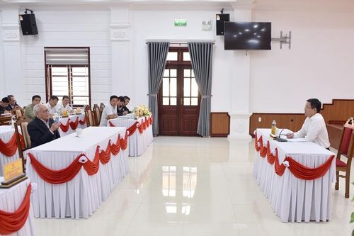 Bí thư Thành ủy Nguyễn Đình Trung tiếp công dân tại xã Khe Tre