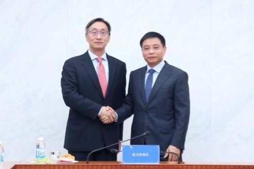 Bộ trưởng Bộ Tài chính Nguyễn Văn Thắng tiếp Tổng Giám đốc Ngân hàng ICBC Lưu Tuấn