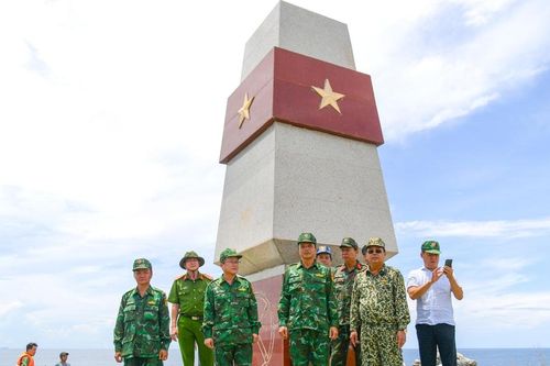 An Giang: Bộ đội Biên phòng Thổ Châu, bám sát nhiệm vụ, tranh thủ tăng gia sản xuất giữa biển khơi