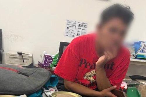 5 kg ma túy ngụy trang trong ống bánh kẹo nhập khẩu qua cảng hàng không Nội Bài