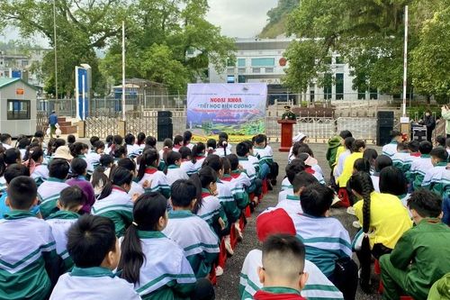 Trên 500 giáo viên, học sinh Trường Tiểu học Nước Hai tham gia Chương trình ngoại khóa 'Tiết học biên cương'