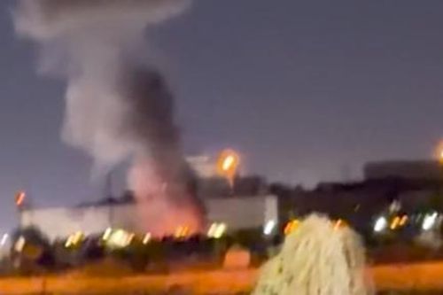 Video sứ quán Mỹ ở Baghdad bị tên lửa và drone tấn công