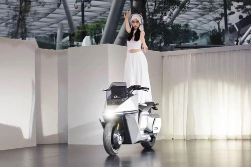 Xe máy điện tự cân bằng đầu tiên trên thế giới được sản xuất hàng loạt