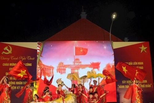 Định Công rộn ràng đêm nghệ thuật chào mừng thành công cuộc bầu cử