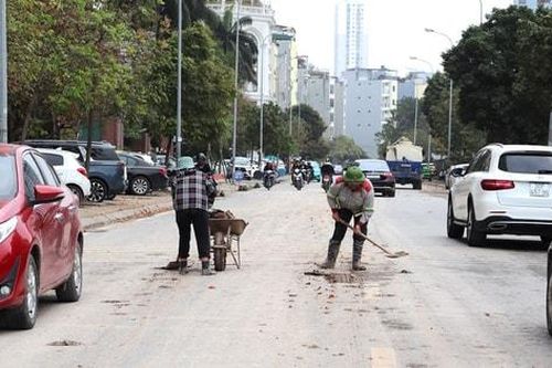Hà Nội: Yêu cầu siết chặt vận chuyển đất sau phản ánh bùn đất rơi vãi, gây mất an toàn giao thông