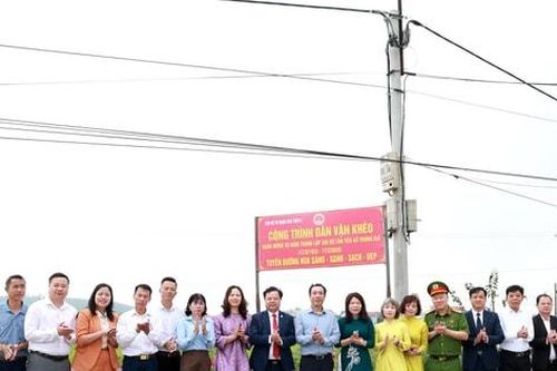 Xã Trung Giã gắn biển công trình dân vận khéo 'Tuyến đường hoa sáng - xanh - sạch - đẹp'