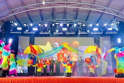 Phù Đổng: 'Giai điệu tự hào – niềm tin sắt son' chào mừng thành công ngày bầu cử