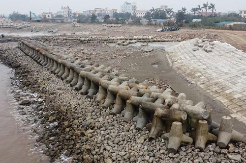 Cận cảnh một số điểm sụt lún trên kè Hải Thịnh ở Ninh Bình