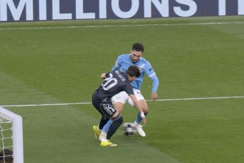 Trọng tài bị tố xử ép Man City