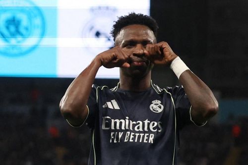 Vinicius ăn mừng khiêu khích CĐV Man City
