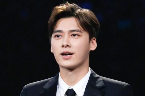 Lý Dịch Phong cầu xin giúp đỡ khắp nơi