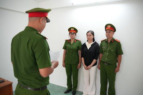 Khởi tố chủ cơ sở khám chữa bệnh giả danh bác sĩ điều trị các bệnh về tóc