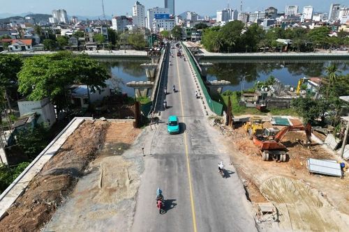 Đề nghị chấm dứt hợp đồng với nhà thầu thi công cầu Vỹ Dạ do chậm tiến độ kéo dài