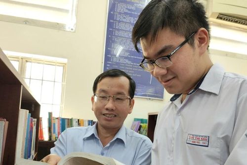 Nam sinh đạt giải Nhất Lịch sử nhờ nuôi dưỡng đam mê từ 'tủ sách ba thế hệ'
