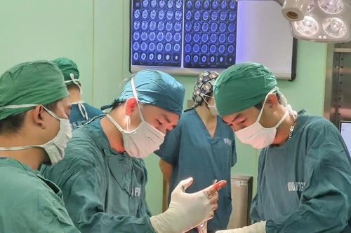 Phối hợp bệnh viện tuyến trên, liên tiếp phẫu thuật thành công hai ca bệnh nặng