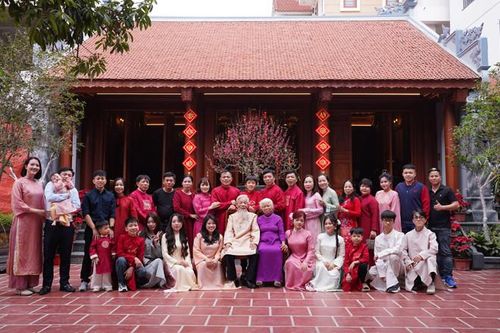 4 anh em trai ở Hưng Yên xây nhà chung khuôn viên, quây quần bên bố mẹ già