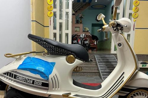 Xe máy bản đặc biệt giá đắt đỏ vài trăm triệu, hút khách đại gia tại Việt Nam