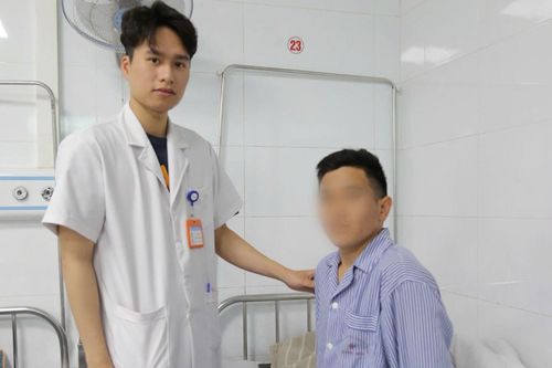 Cứu người đàn ông bị thanh sắt đập mạnh vào bẹn, suýt hoại tử chi