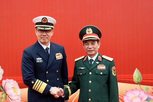 Đại tướng Phan Văn Giang đón Bộ trưởng Quốc phòng Trung Quốc ở biên giới