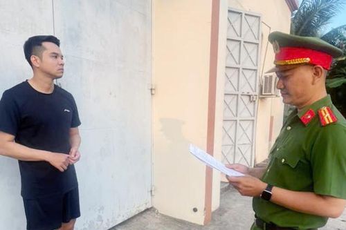 Thanh niên chém chết người rồi vào bệnh viện tâm thần làm thủ tục nhập viện