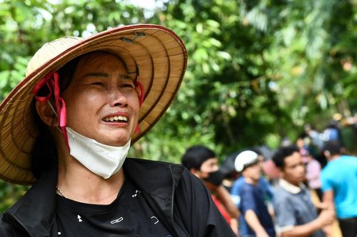Mất điện, mất sóng giữa thiên tai: Người dân nhận cảnh báo bằng cách nào?