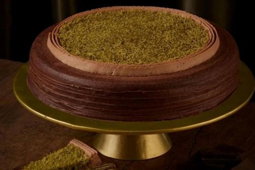 Loại bánh đang gây sốt khiến nhiều người chui cửa, chạy đua xếp hàng dài