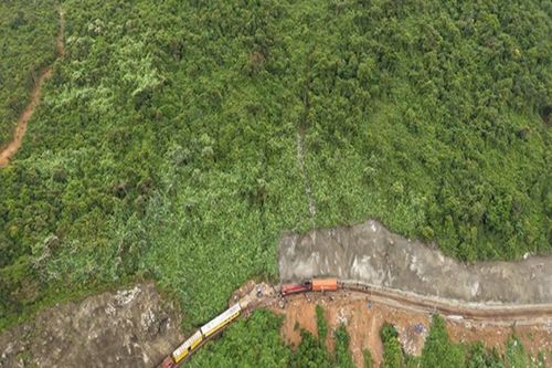 Kiểm sát khám nghiệm hiện trường vụ tàu hàng trật bánh tại đèo Hải Vân