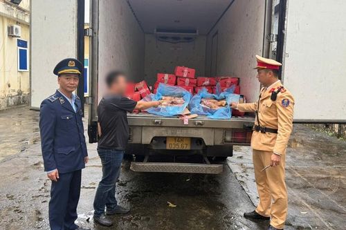Tiêu hủy 300kg chân giò lợn đông lạnh không rõ nguồn gốc