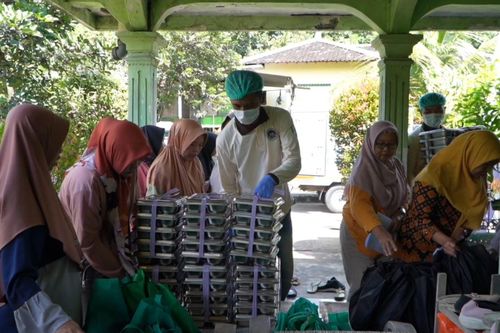 Chương trình bữa ăn dinh dưỡng miễn phí tiếp sức bà mẹ và trẻ em Indonesia