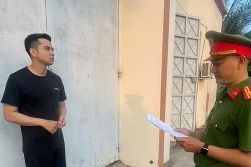 Bắt đối tượng chém người rồi vào bệnh viện tâm thần làm thủ tục nhập viện