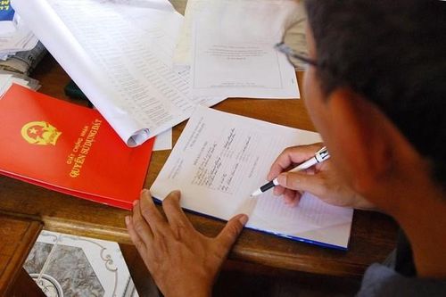 Khởi tố đối tượng lừa đảo làm sổ đỏ, chiếm đoạt tài sản