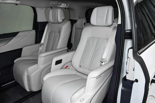 'Chuyên cơ mặt đất' công suất 646 mã lực, giá gần 1,9 tỷ, so kè với Toyota Alphard